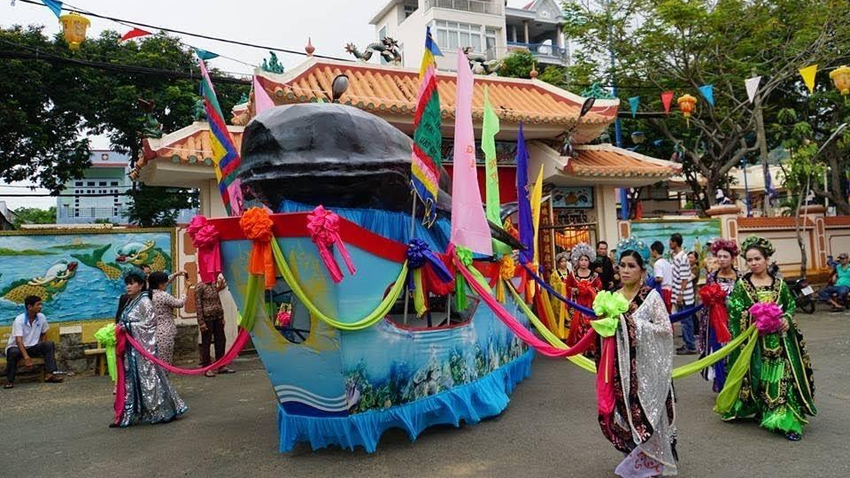 Lễ hội Nghinh Ông Thắng Tam là một trong những hoạt động truyền thống phản ánh tinh thần cao đẹp của đồng bào miền Nam Việt Nam. Hãy cùng xem những hình ảnh về lễ hội này để hiểu thêm về những giá trị văn hóa đặc sắc của dân tộc Việt Nam.