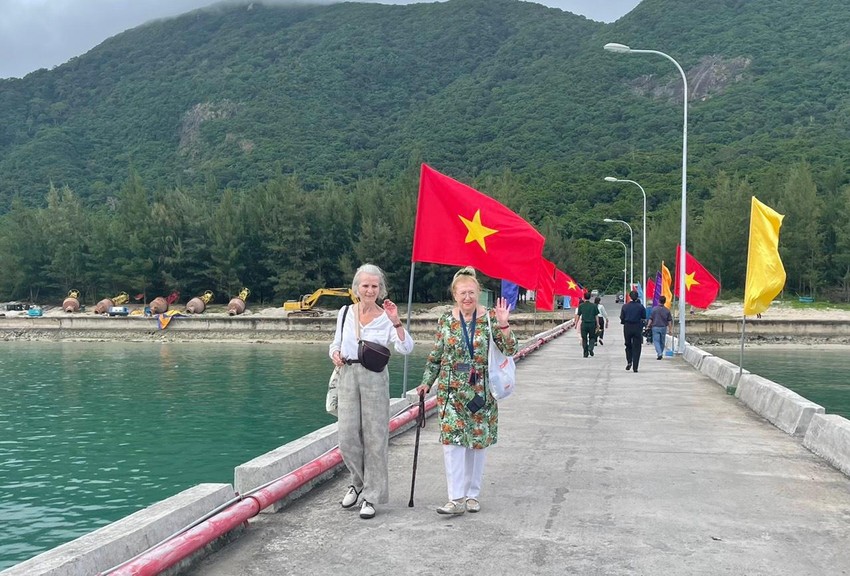 Truyền thông quốc tế là cầu nối giữa Việt Nam với thế giới, mang đến những trải nghiệm mới lạ cho người dân nước ngoài. Hãy cùng đón xem những bức ảnh về sự hiện diện của VN trên các phương tiện truyền thông quốc tế để tự hào về quê hương.