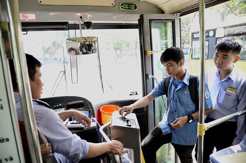 Thẻ xe buýt thông minh phủ sóng là giải pháp thông minh cho việc đi lại trong thành phố. Hãy xem hình ảnh liên quan để biết chi tiết cách sử dụng thẻ, từ đăng ký đến sử dụng và các lợi ích mà nó mang lại cho bạn.