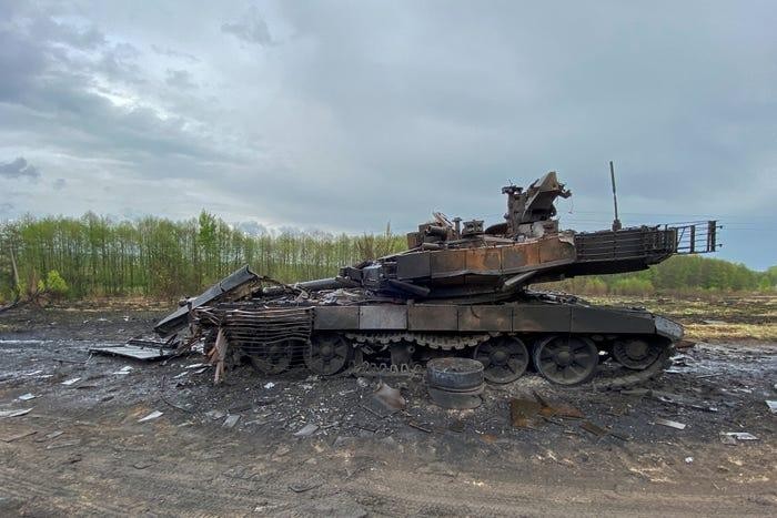 T-90 - Xe tăng T-90 với thiết kế hiện đại và khả năng chiến đấu vượt trội đã làm nên tên tuổi của mình trên chiến trường. Bạn là fan của xe tăng? Đây chắc chắn là hình ảnh không thể bỏ qua.