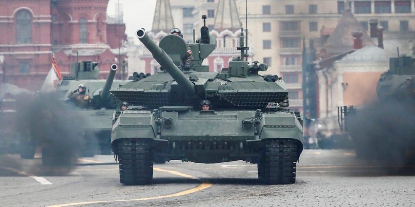 Hãy thưởng thức hình ảnh chiếc xe tăng T-90 hiện đại và đầy uy lực, với khả năng khiến kẻ thù phải e sợ trong trận chiến trên chiến trường.