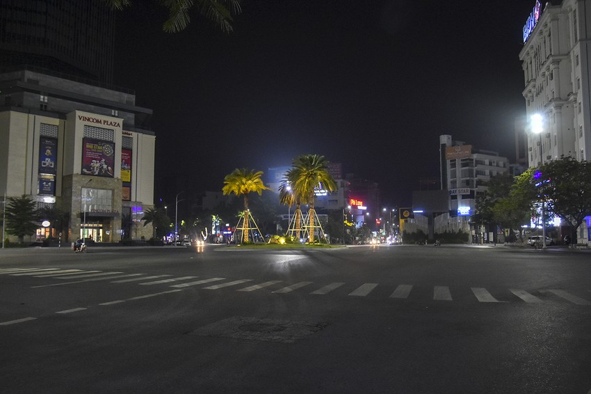 Huế đường phố: Hãy chiêm ngưỡng những bức ảnh đẹp về Huế đường phố để khám phá và cảm nhận tất cả những khoảnh khắc tuyệt vời của cuộc sống tại nơi đây. Huế đường phố tuyệt đẹp với những kiến trúc cổ kính và nét đẹp thanh bình của thiên nhiên sẽ khiến cho bạn đắm mình trong không gian yên tĩnh và tuyệt vời của đất nước Việt Nam.