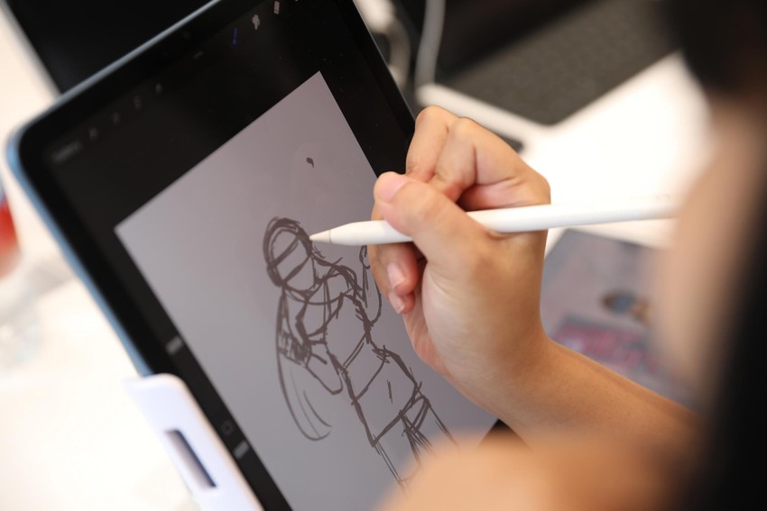 Vẽ tranh trên iPad: Thỏa sức sáng tạo bằng cách vẽ tranh trên iPad với những yếu tố nghệ thuật độc đáo và hữu ích. Thuận tiện, co những phương tiện vẽ chuyên nghiệp, khả năng lưu trữ và chia sẻ tác phẩm một cách dễ dàng. Hãy xem hình ảnh để khám phá thêm về kỹ năng vẽ của bạn.