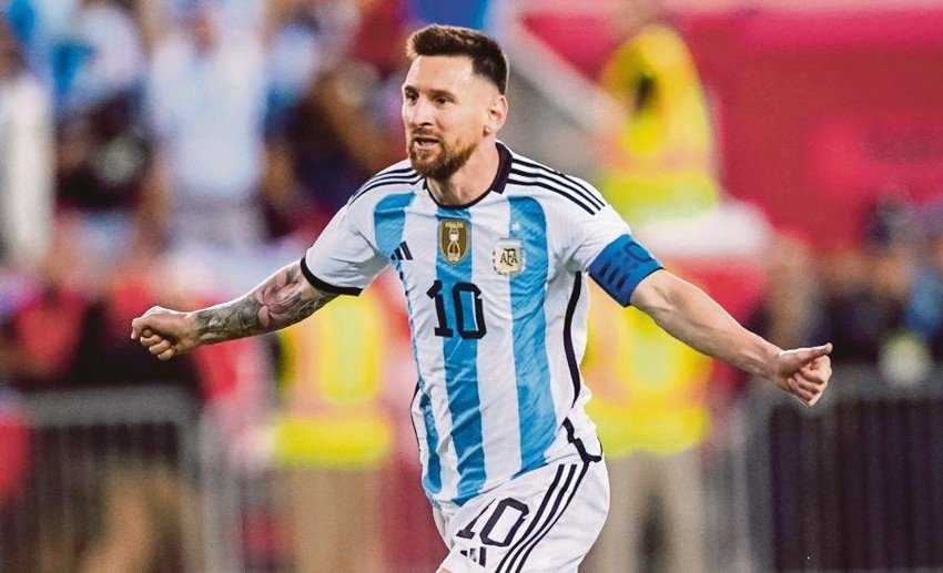 Xem bức ảnh mới nhất của Messi trong tuyển Argentina và cảm nhận sự quyết đoán của anh ấy trên sân. Những pha xử lý bóng nhạy bén và những cú sút đầy chính xác của Messi sẽ khiến bạn phải trầm trồ trước tài năng của anh ấy.