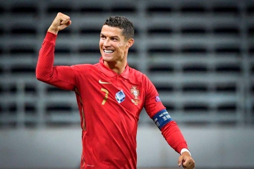 World Cup 2022 là một sự kiện đáng mong đợi trong thế giới bóng đá và Ronaldo đã từng lưu danh sử vàng khi giành chức vô địch cùng tuyển Bồ Đào Nha. Hãy xem hình ảnh liên quan để thấy sự kỳ vĩ và tài năng của anh ta khi khoác áo Manchester United.