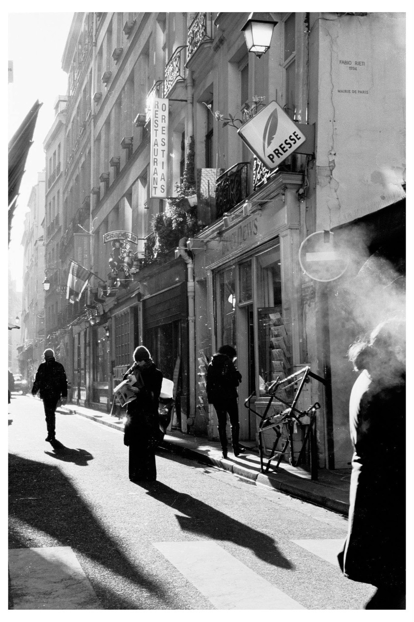 Paris đen trắng: Paris đen trắng là một phong cách nhiếp ảnh độc đáo, với sự pha trộn giữa cảm xúc, lãng mạn và đầy sự tinh tế. Cùng khám phá những bức ảnh đẹp như mơ về thành phố ánh sáng, hơi ấm và đầy cuốn hút này.