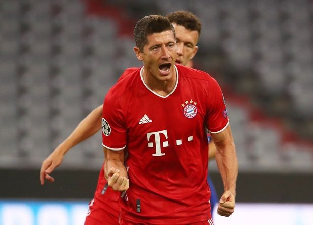 Lewandowski: Nếu bạn yêu thích bóng đá, hình ảnh của Lewandowski sẽ khiến bạn phải trầm trồ. Đó là một ngôi sao bóng đá vô địch, với khả năng ghi bàn không thể chối cãi và phong cách chơi bóng đầy chuyên nghiệp.