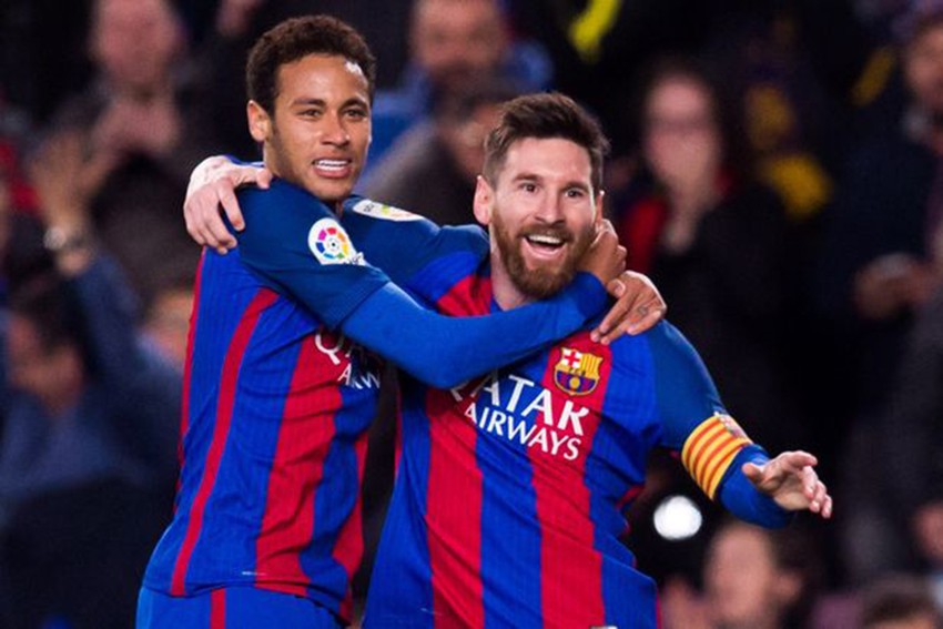 Neymar và Messi là những siêu sao bóng đá có tầm ảnh hưởng to lớn đã đưa môn thể thao này lên tầm cao mới. Hãy cùng khám phá những hình ảnh đẹp và ấn tượng của cả hai cầu thủ này và cảm nhận được sức mạnh của tình yêu bóng đá.