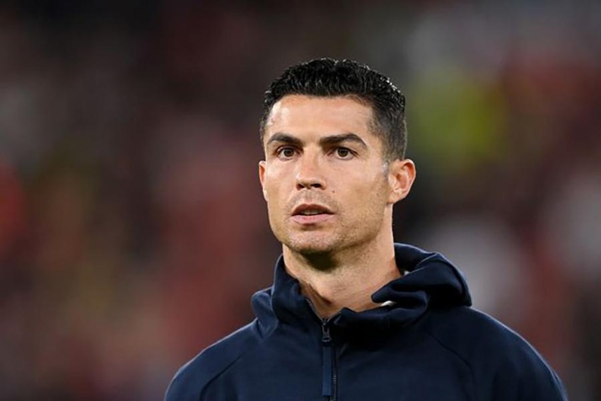 Ronaldo thu nhập: Ronaldo - một trong những cầu thủ có thu nhập cao nhất thế giới. Hãy xem hình ảnh anh ấy và bạn sẽ được ngạc nhiên trước số tiền khổng lồ mà anh ấy kiếm được.