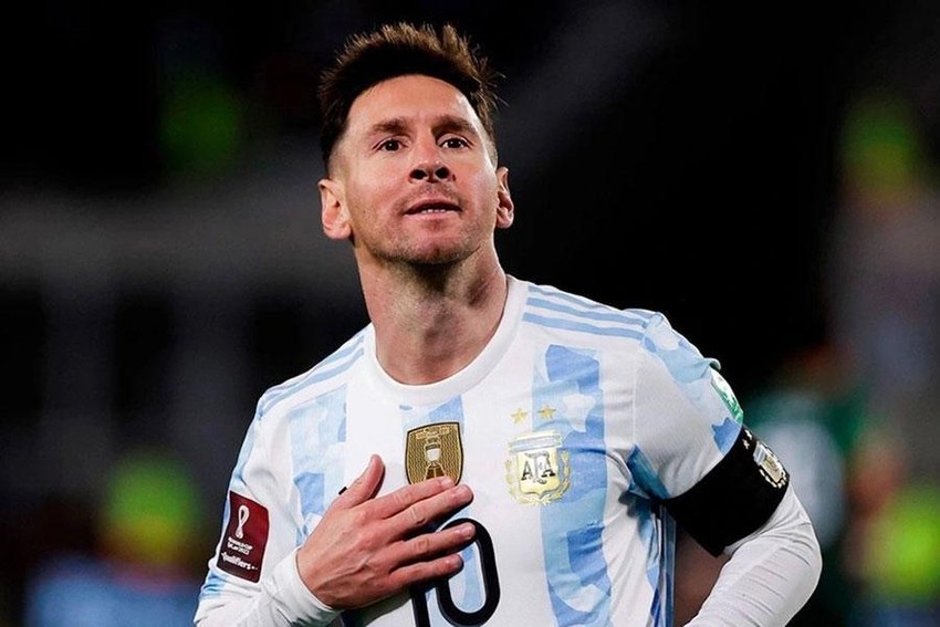 Tin vui cho người hâm mộ Argentina! Messi đã trở về quê nhà và sẽ đại diện cho đội tuyển quốc gia trong những trận cầu sắp tới. Những pha bóng đầy kỹ thuật và những bàn thắng khó quên của siêu sao đang chờ đón các fan trên sân cỏ.