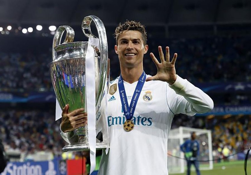 Có tin đồn rằng Ronaldo muốn trở lại Real Madrid. Hãy xem hình ảnh liên quan để tìm hiểu thêm về những điều người hâm mộ hy vọng sẽ xảy ra trong tương lai gần.