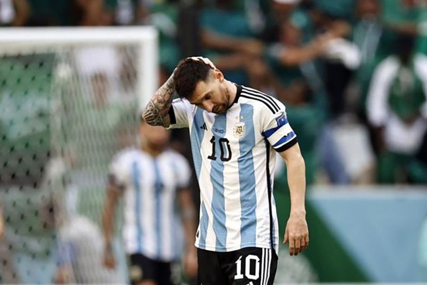 Bạn đang tò mò về cuộc sống của Diego Maradona và đứa con trai đã để lại bao nhiêu ảnh hưởng đến Messi? Xem hình ảnh của hai ngôi sao này cùng nhau sẽ giúp bạn hiểu rõ hơn về mối quan hệ giữa họ và cảm nhận được sự tôn trọng giữa hai thiên tài bóng đá này.