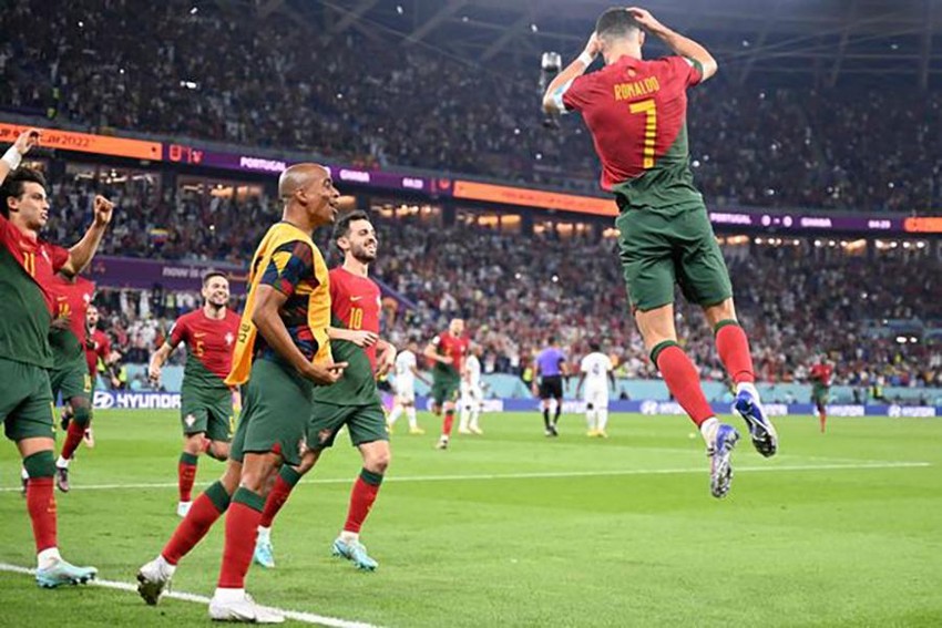 Bồ Đào Nha đã công bố danh sách tham dự EURO 2020 và tất nhiên Cristiano Ronaldo đã có mặt. Xem ngôi sao sáng nhất của đội tuyển Bồ Đào Nha và các đồng đội của anh ta chinh phục vinh quang châu Âu.