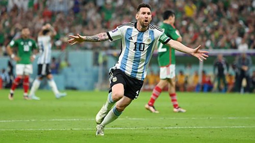 Messi và đội tuyển Argentina đã thu hút sự chú ý của cả thế giới khi đánh bại Paraguay ở vòng bảng. HLV đội bóng cũng công khai khen ngợi Messi về bàn thắng quyết định đã giúp đội nhà giành chiến thắng 1-