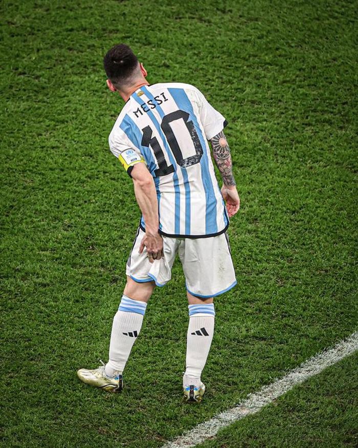 Chấn thương chưa bao giờ là một chướng ngại vật quá lớn đối với Messi. Hãy theo dõi trang tin tức thể thao để cập nhật những thông tin mới nhất về tình hình sức khỏe của anh và cùng mong chờ một siêu sao không ngừng phát triển trong tương lai lẫn đỉnh cao tại World Cup sắp tới.