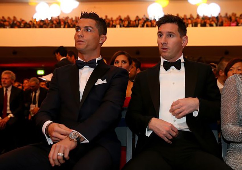 Ronaldo và Messi : Hãy cùng xem hình ảnh của đôi siêu sao Ronaldo và Messi - những cầu thủ đã gây ấn tượng với hàng triệu người yêu bóng đá trên thế giới. Xem họ cùng chơi bóng, ghi bàn và tạo ra những pha bóng ấn tượng. Nếu bạn là fan của họ, thì đây chắc chắn là bộ sưu tập ảnh không thể bỏ qua.