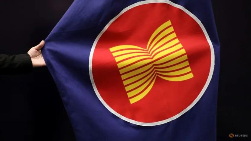 Ngọn cờ và vai trò của Việt Nam trong ASEAN: Việt Nam nổi tiếng với ngọn cờ đỏ sao vàng trên đất nước mình, và cũng đóng vai trò quan trọng trong ASEAN như là chủ tịch ASEAN